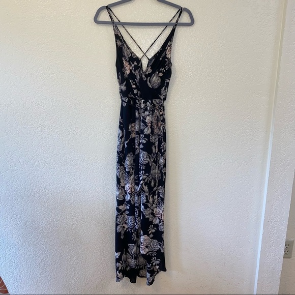 ASTR Front Tie Waist Dress| Black Floral Print‎ - Picture 5 of 16